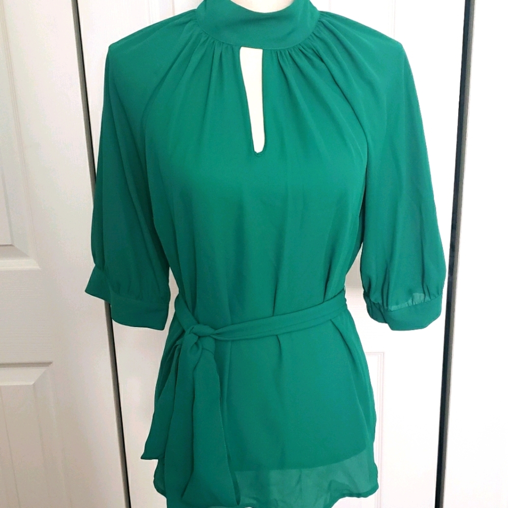 Blouse- tie around the waste with keyhole back.